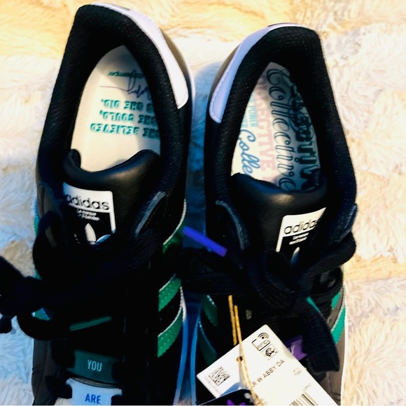🔥NEW🔥Abby Dahlkemper Adidas x Wmns Superstar (Black/Green) Women’s Size 6 - Picture 3 of 11